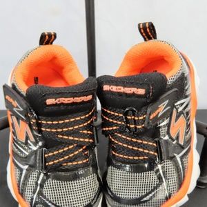 black sketchers size 6